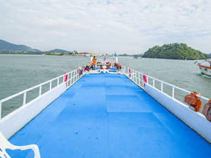 one-day-tour-phi-phi-khai-nok-island-ferry-boat-3