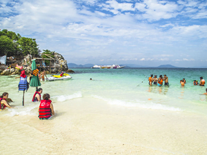 one-day-tour-phi-phi-khai-nok-island-ferry-boat-7