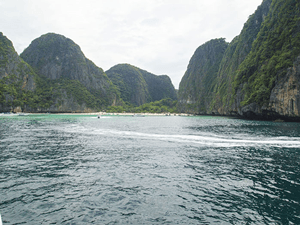 one-day-tour-phi-phi-khai-nok-island-ferry-boat-8