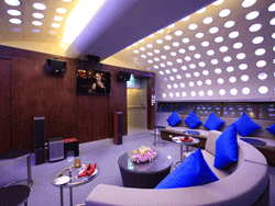 Phuket-Accommodation-Patong-Beach-Front-Graceland-Resort-8