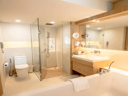 Phuket-Accommodation-Patong-Beach-Front-Graceland-Resort-New-Deluxe-Pool-View-Graceland-Wing-4