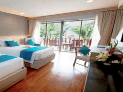 Phuket-Accommodation-Patong-Beach-Front-Graceland-Resort-New-Deluxe-Pool-View-Graceland-Wing-6