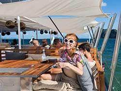 จำหน่ายบัตรทัวร์ล่องเรือใบหรูปาร์ตี้-Hype-Luxury-Boat-เที่ยวภูเก็ต-ราคาถูก-10