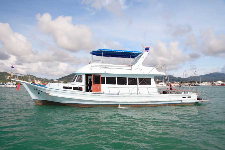 บริการเช่าเรือเหมาลำตกปลา-กลางวัน-กลางคืน-ทรอลิ่ง-สปินนิ่ง-เที่ยวภูเก็ต-ราคาถูก-4
