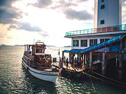 ทัวร์ล่องเรือชมประวัติศาสตร์-ไทม์แมชชีน-ดินเนอร์-เที่ยวระนอง-ราคาถูก-10