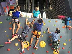ปีนผาจำลอง-ภูเก็ต-Rebel-Rock-Climbing-Phuket-6