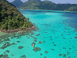 นั่งเรือหางยาว-ดำน้ำ-หมู่เกาะสุรินทร์
