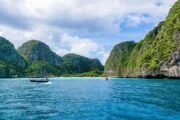 จุดถ่ายรูป-หน้าอ่าวมาหยา-เกาะพีพี-seastar