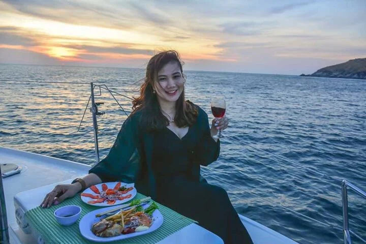 ดินเนอร์-หรูบน-เรือยอร์ช-คาตามารัน-ภูเก็ต