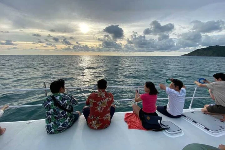 ทัวร์ซันเซ็ท-ดินเนอร์-ล่องเรือยอร์ช-เรือใบคาตามารัน