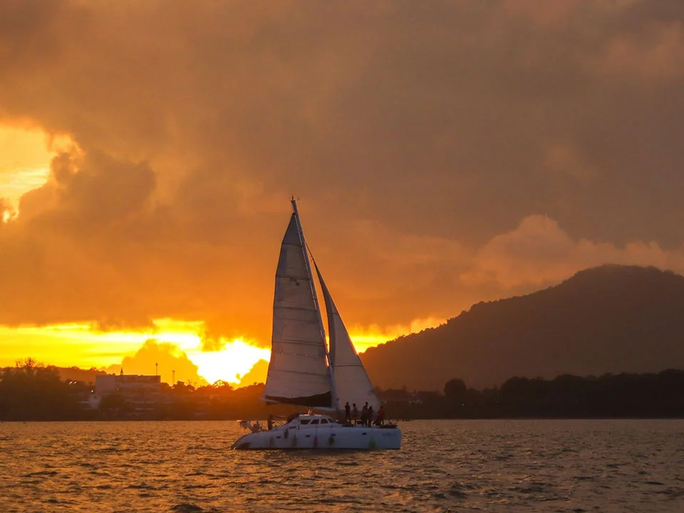 ทัวร์ภูเก็ต-ล่องเรือชมพระอาทิตย์ตก-ล่องเรือยอร์ช-4