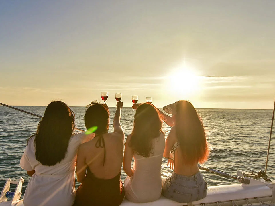 ภูเก็ต-ล่องเรือยอร์-ดินเนอร์-จิบไวน์-ยอร์ชคาตามารัน