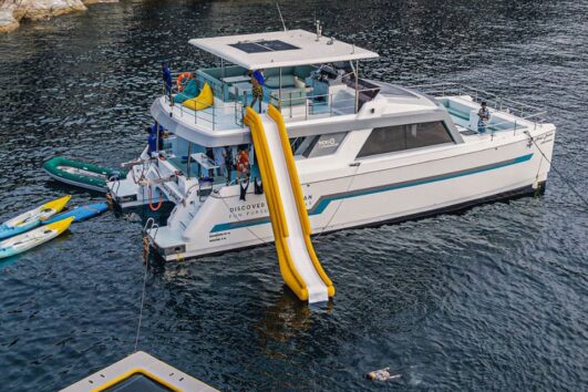 ภูเก็ต-เกาะพีพี-เกาะไม้ท่อน-luxury-power-catamaran-2