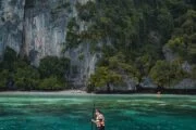 กิจกรรม-เล่น-แพดเดิ้ลบอร์ด-อ่าวมาหยา-ทัวร์เกาะพีพี
