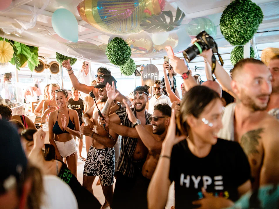 ภูเก็ต-เรือปาร์ตี้-Hype-Luxury-Yacht-Catamaran-7