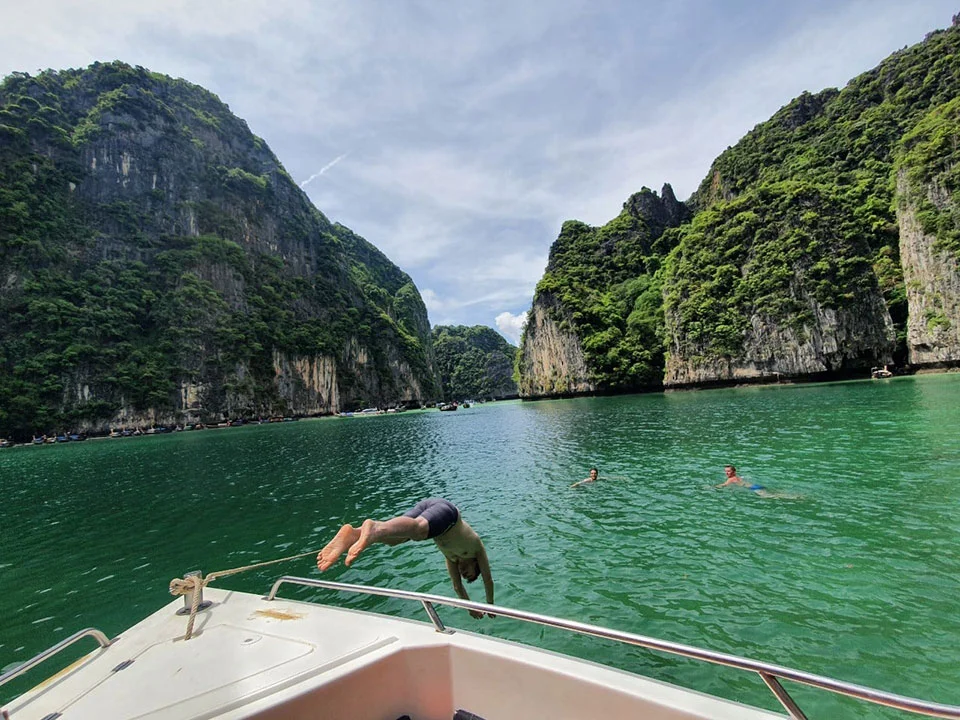 เกาะพีพี-ทัวร์-กระบี่-อ่าวมาหยา-เกาะไผ่-เรือสปีดโบ๊ท-วันเดย์-3