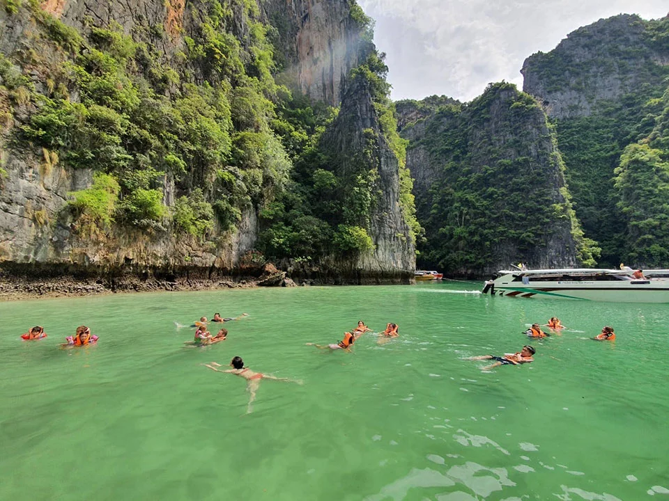 เกาะพีพี-ทัวร์-กระบี่-อ่าวมาหยา-เกาะไผ่-เรือสปีดโบ๊ท-วันเดย์-4