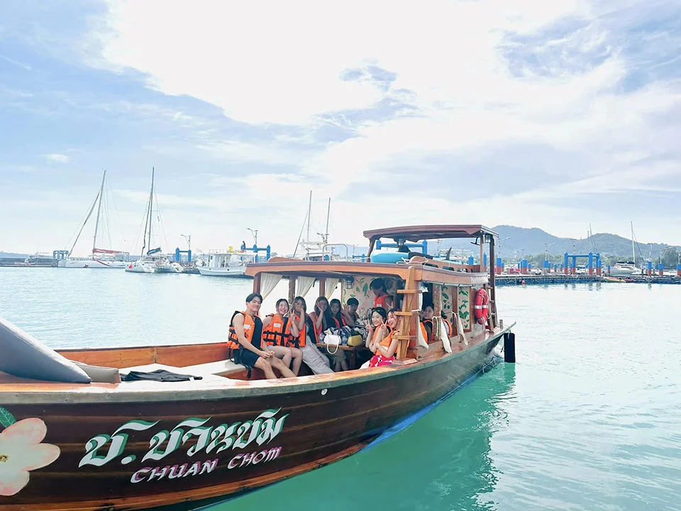 อ่าวฉลอง-เช่าเหมาลำเรือหางยาว-เรือหัวโทง-ภูเก็ต-2