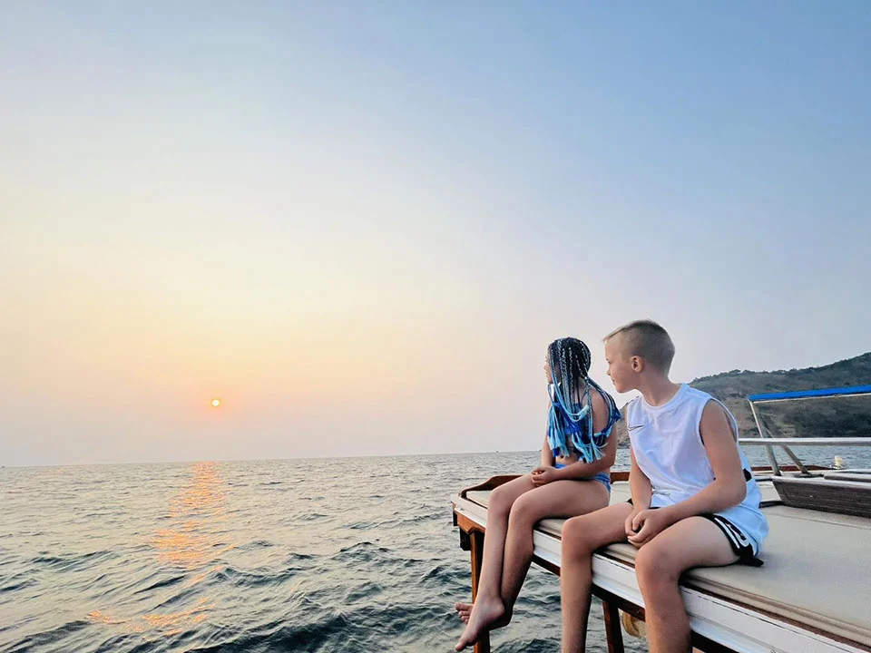 อ่าวฉลอง-เช่าเหมาลำเรือหางยาว-เรือหัวโทง-ภูเก็ต-3