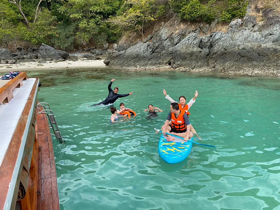 อ่าวฉลอง-เช่าเหมาลำเรือหางยาว-เรือหัวโทง-ภูเก็ต-4
