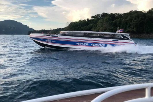 เรือโดยสารสปีดโบ๊ท ท่าเรือคงคา กระบี่ - เกาะพีพี ท่าเรืออ่าวต้นไทร
