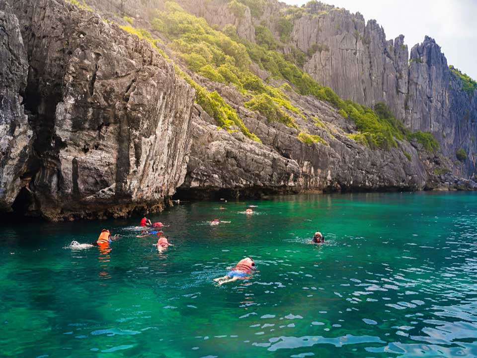 เกาะสมุย-ทัวร์ดำน้ำตื้น-เกาะว่าว-เรือสปีดโบ๊ท-vip