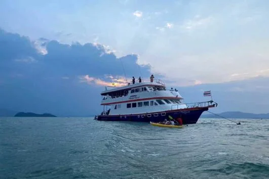 ทัวร์อ่าวพังงา พายแคนู ถ้ำลอด James Bond - เกาะนาคา เรือใหญ่