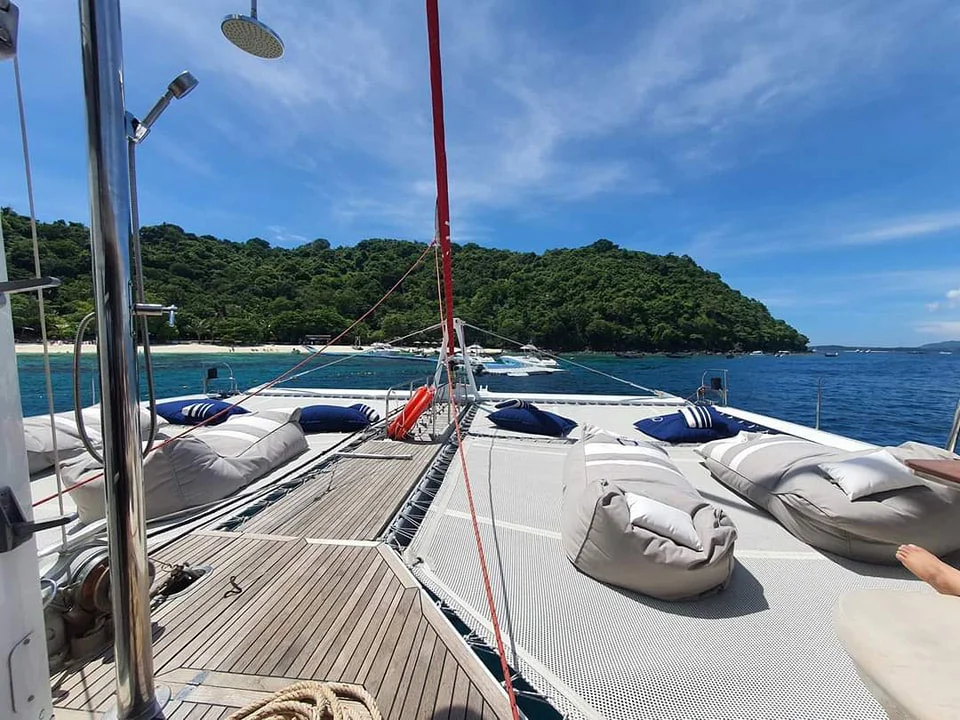 ทัวร์ล่องเรือใบ-เรือยอร์ชคาตามารัน-สุดหรู-อ่าวพังงา-James-Bond-Island-12