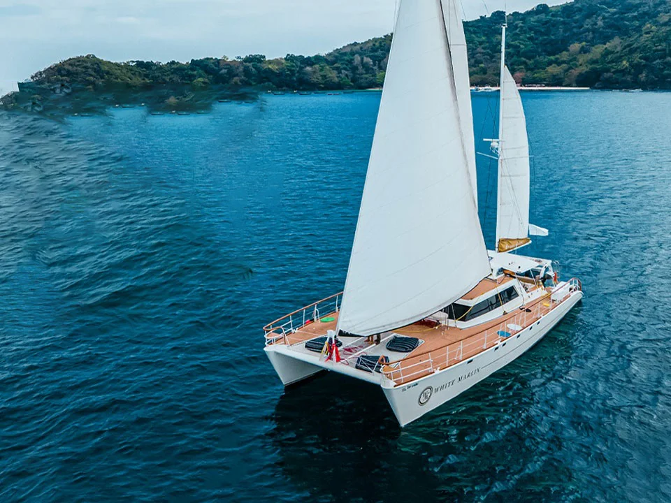 ภูเก็ต-เช่าเรือยอร์ช-สุดหรู-เรือใบคาตามารัน-ลำใหญ่--White-Marlin-10