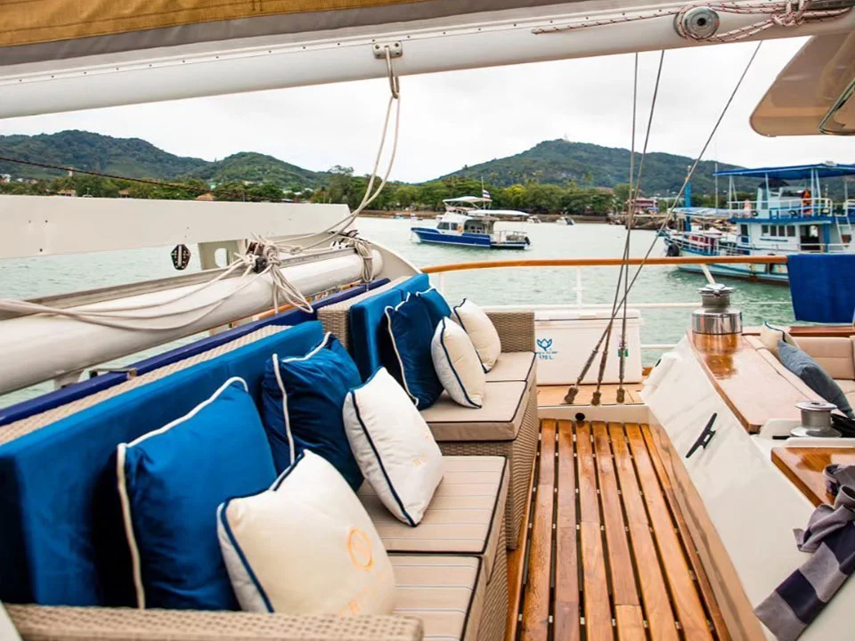 ภูเก็ต-เช่าเรือยอร์ช-สุดหรู-เรือใบคาตามารัน-ลำใหญ่--White-Marlin-12