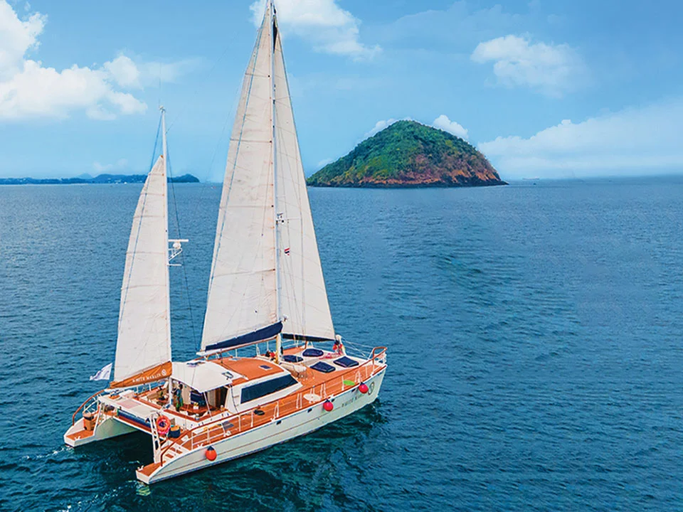 ภูเก็ต-เช่าเรือยอร์ช-สุดหรู-เรือใบคาตามารัน-ลำใหญ่--White-Marlin-5