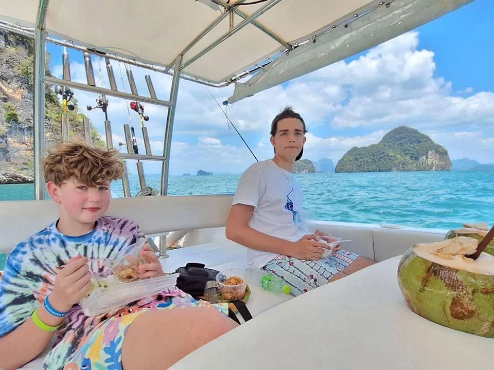 กระบี่-เช่าเหมาลำเรือสปีดโบ๊ท-เกาะห้อง,-เกาะพีพี,-4-เกาะ-ทะเลแหวก-8