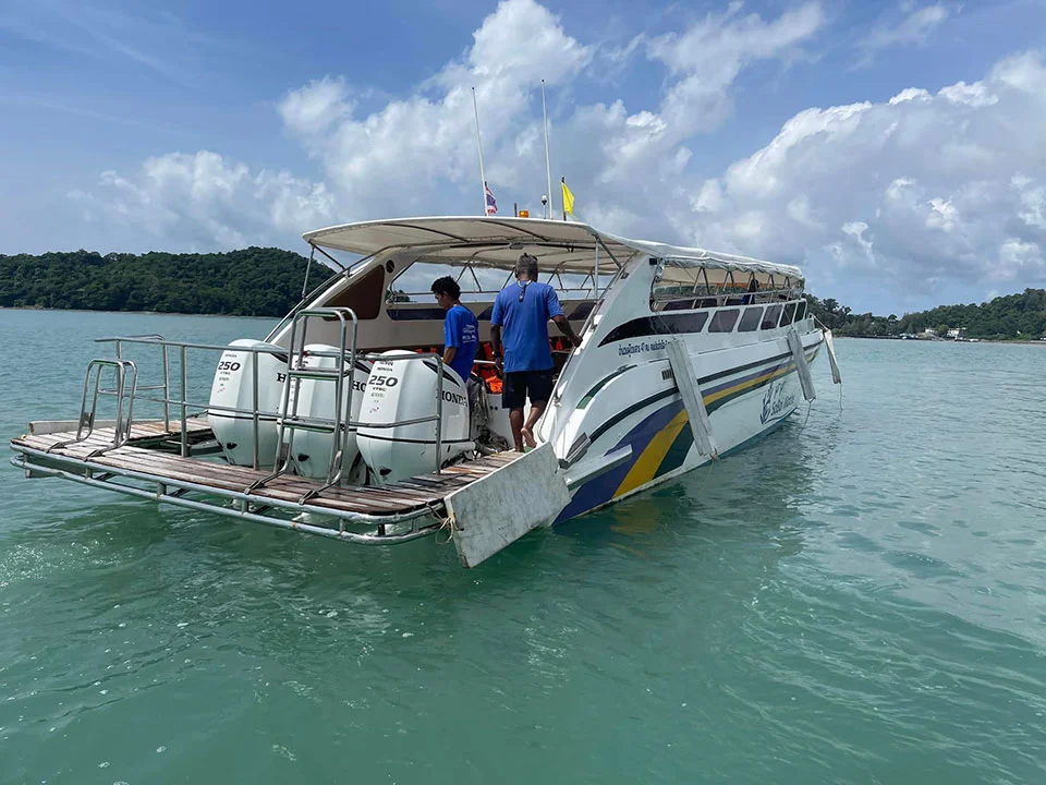 ตั๋วเรือสปีดโบ๊ทข้ามฟาก-ภูเก็ต-พีพี-P-P-Sabai-Marine-5