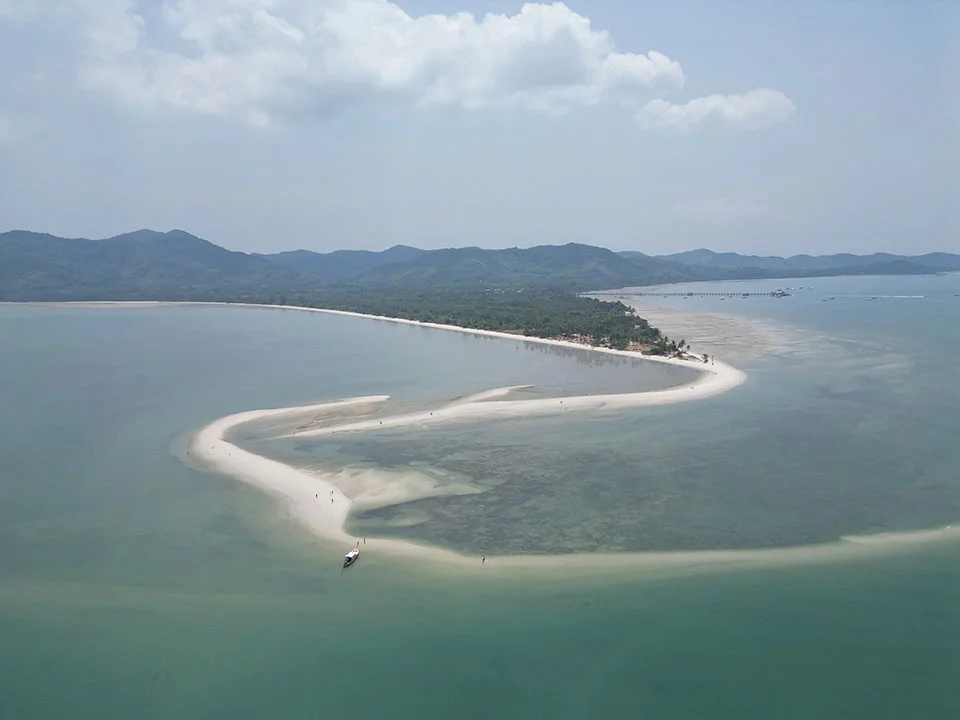 ทัวร์รอบเกาะยาวใหญ่-แหลมหาด-ให้อาหาร-อาบน้ำช้าง-Elephant-Care