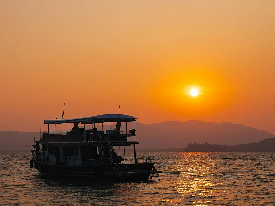 ภูเก็ต-เหมาลำเรือตกหมึก-ตกปลา-กลางคืน-เกาะนาคาน้อย-2