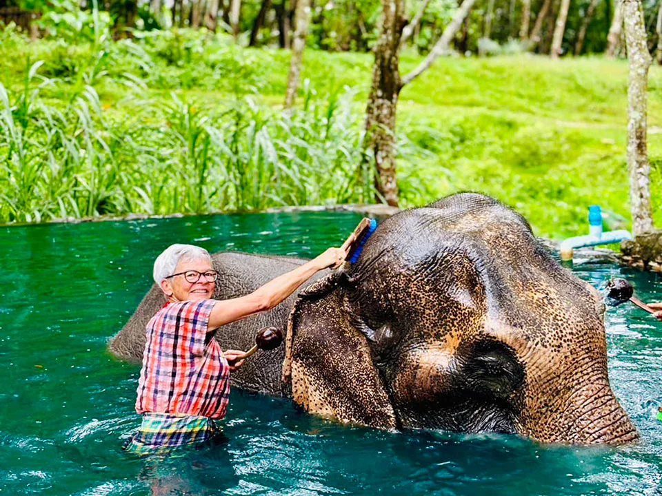 เกาะยาวใหญ่-ทัวร์-ให้อาหาร-อาบน้ำช้าง-Elephant-Care-5