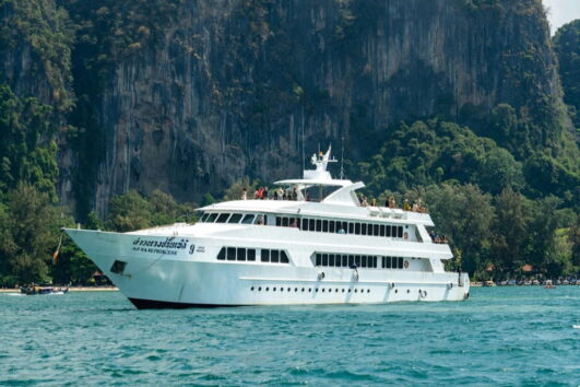 เรือเฟอร์รี่ โดยสาร ภูเก็ต ท่าเรือรัษฏา ไป อ่าวไร่เลย์