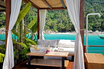 yona-beach-club-small-cabana