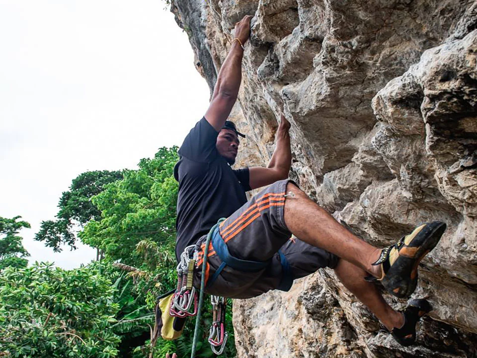 ปีนผา-อ่าวไร่เลย์-ทัวร์ครึ่งวัน-กระบี่-Krabi-Rock-Climbing-4