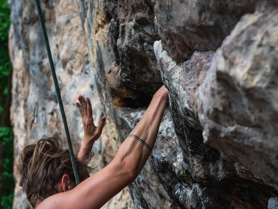 ปีนผา-อ่าวไร่เลย์-ทัวร์ครึ่งวัน-กระบี่-Krabi-Rock-Climbing-5