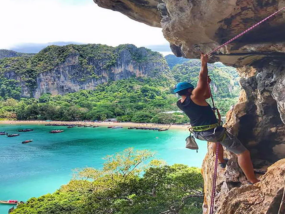 ปีนผา-อ่าวไร่เลย์-ทัวร์ครึ่งวัน-กระบี่-Krabi-Rock-Climbing-9