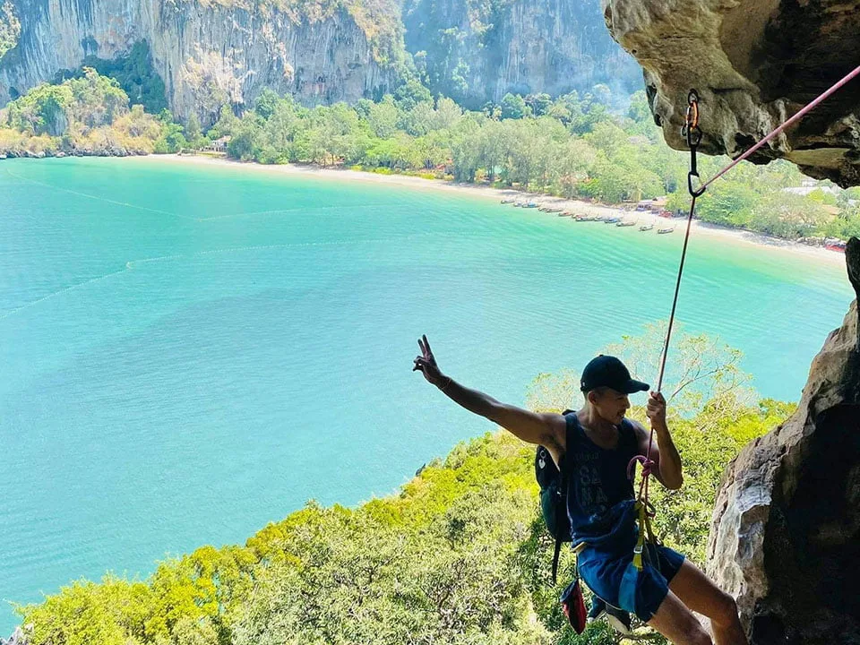 ปีนผา-อ่าวไร่เลย์-ทัวร์ครึ่งวัน-กระบี่-Krabi-Rock-Climbing