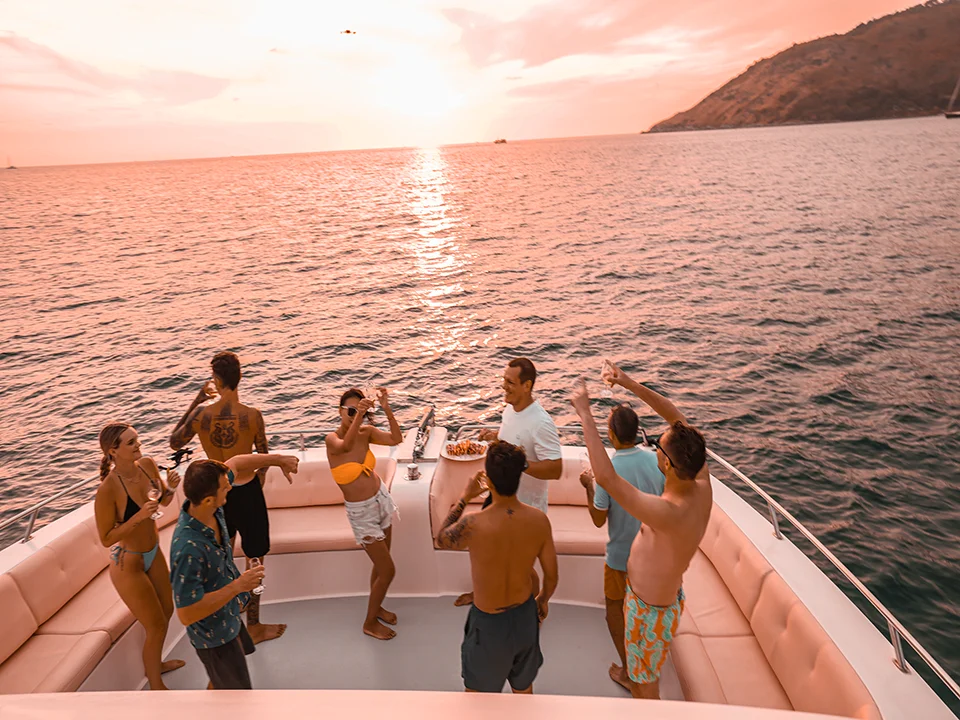 ทัวร์เกาะพีพี-มาหยา-เกาะไม้ท่อน-ซันเซ็ท-Power-Catamaran-10