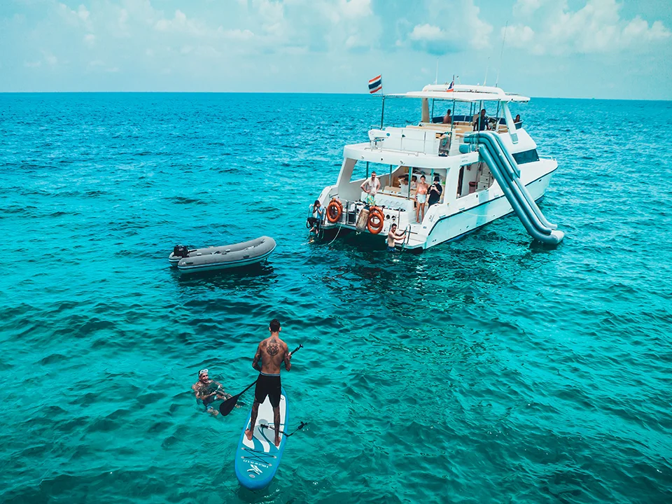 ทัวร์เกาะพีพี-มาหยา-เกาะไม้ท่อน-ซันเซ็ท-Power-Catamaran-17