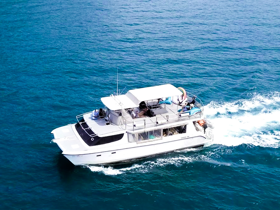 ภูเก็ต-เหมาลำเรือยอร์ช-คาตามารัน-Power-Catamaran-KYGO-7