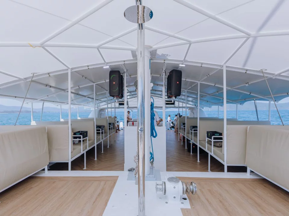 ล่องเรือปาร์ตี้โฟม-Rhapsody-DJ-เกาะเฮ-เกาะราชา-เรือยอร์ช-catamaran-12