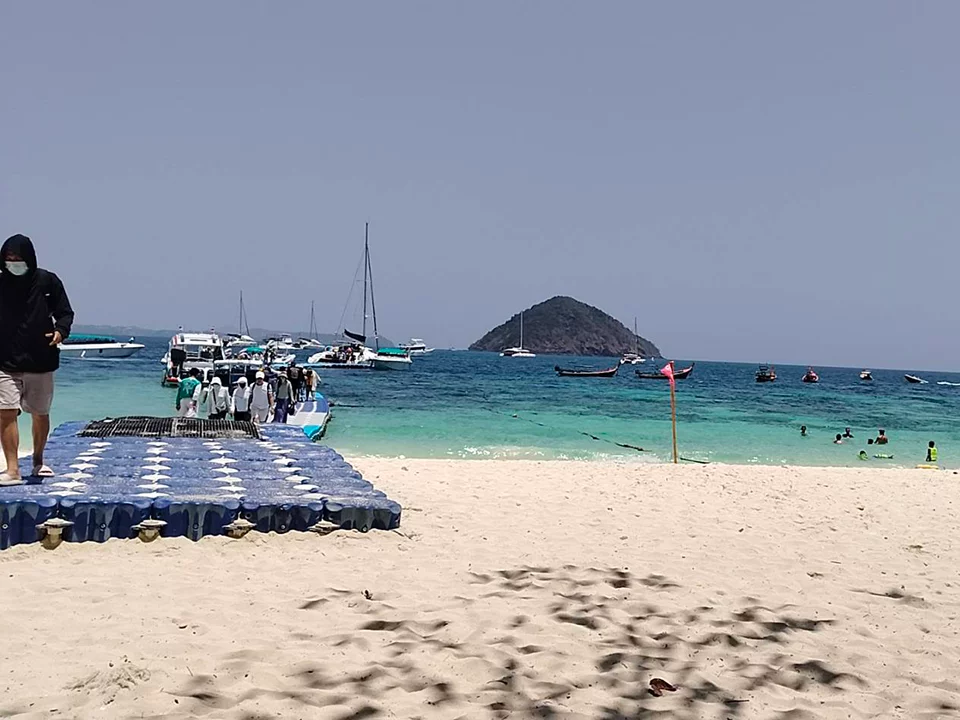 ล่องเรือปาร์ตี้โฟม-Rhapsody-DJ-เกาะเฮ-เกาะราชา-เรือยอร์ช-catamaran-15