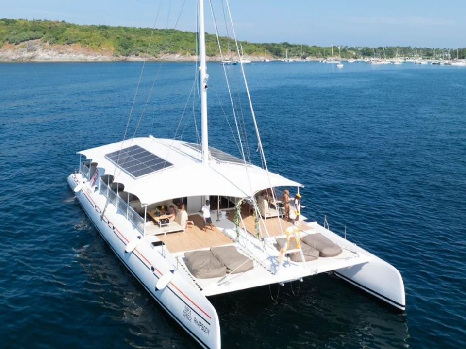 ล่องเรือปาร์ตี้โฟม-Rhapsody-DJ-เกาะเฮ-เกาะราชา-เรือยอร์ช-catamaran-17
