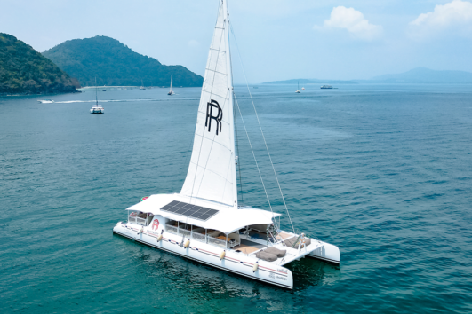 ล่องเรือปาร์ตี้โฟม-Rhapsody-DJ-เกาะเฮ-เกาะราชา-เรือยอร์ช-catamaran