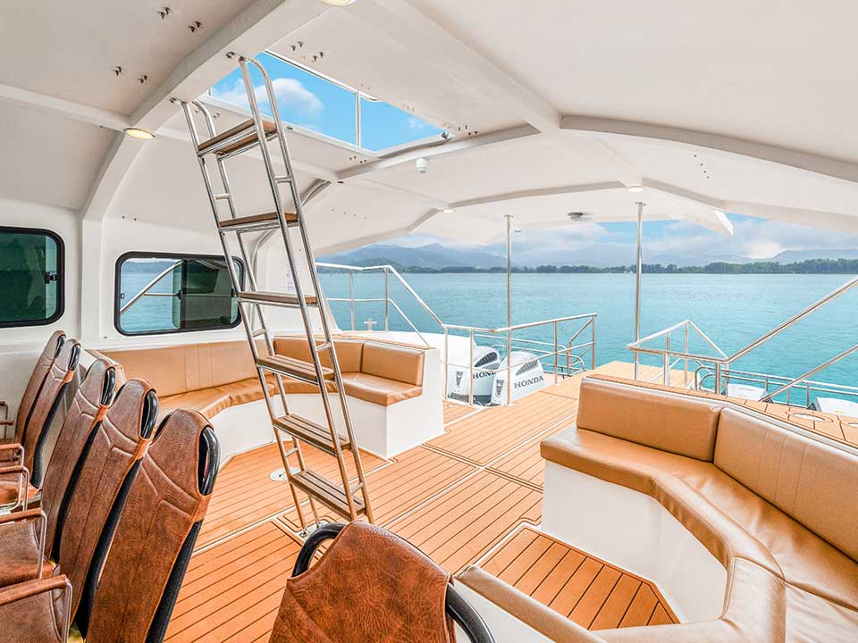 ภูเก็ต-ทัวร์สิมิลัน-พรีเมี่ยม-เรือคาตามารัน-2-ชั้น-WOW-Andaman-3